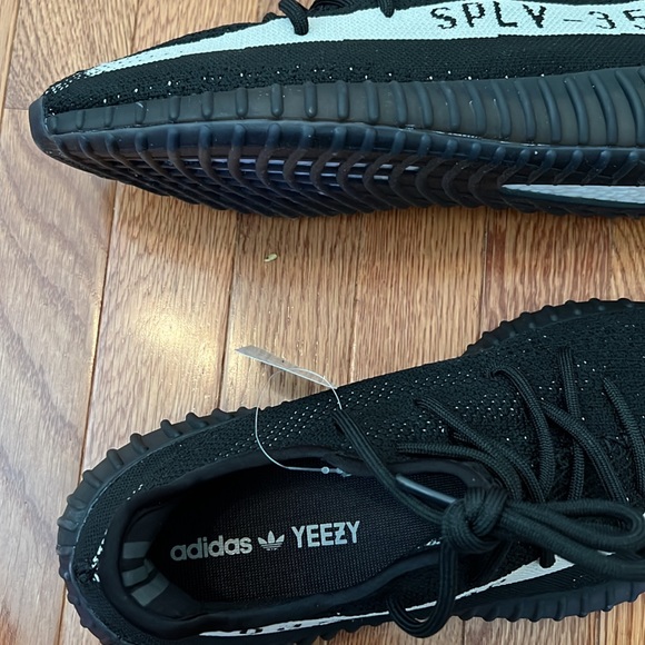 Yeezy V2 Cookies and Cream - Picture 3 of 4